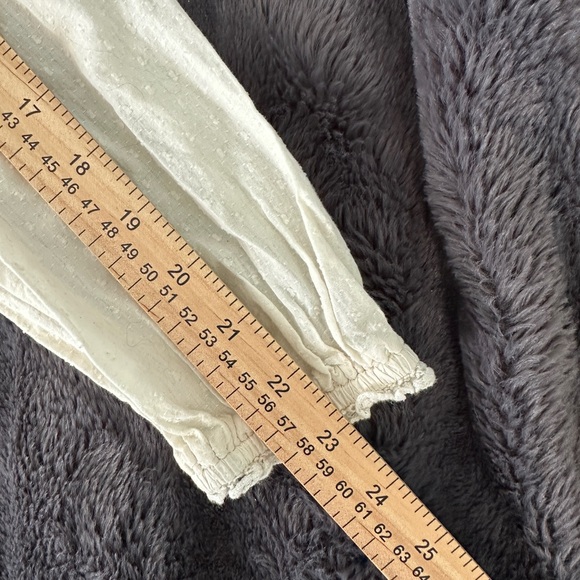 American Eagle Outfitters Swiss Dot Peasant Blouse in Cream Color Size Medium - Picture 8 of 9